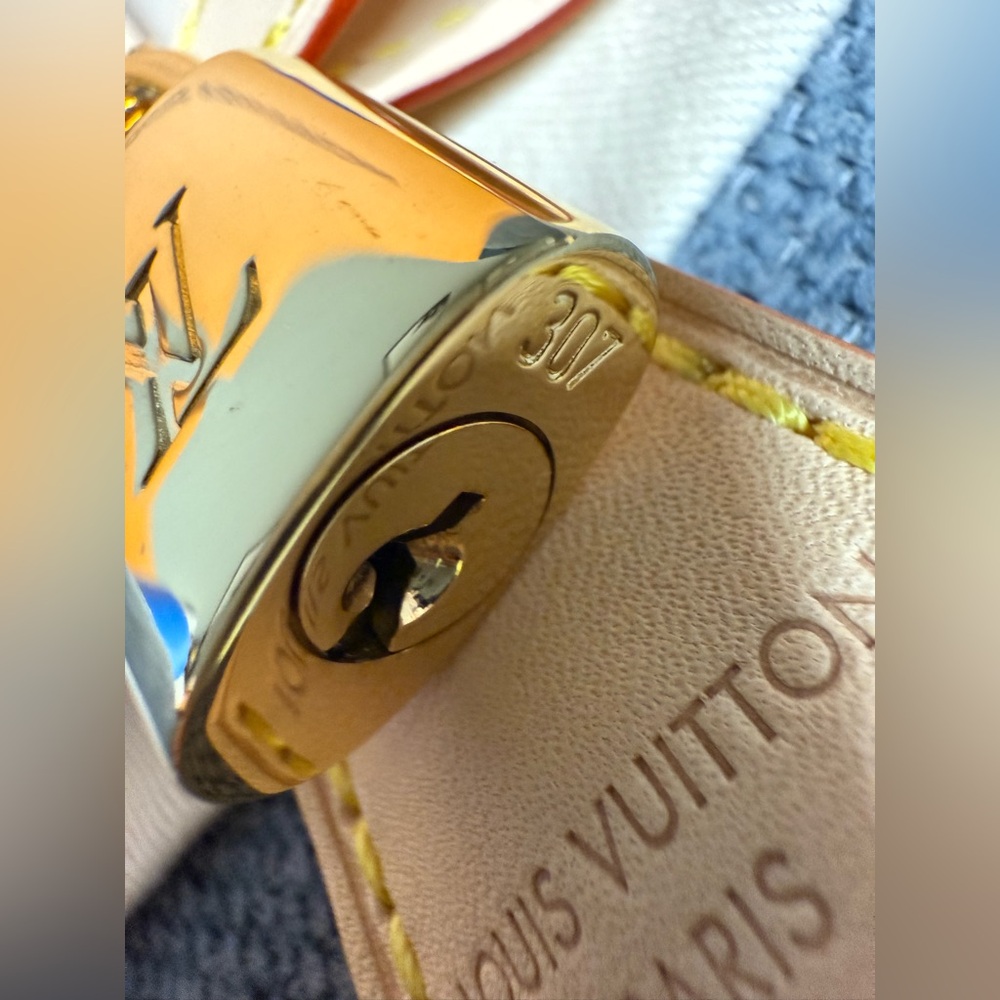 Louis Vuitton Murakami bow bag charm lock and keys - Picture 4 of 5